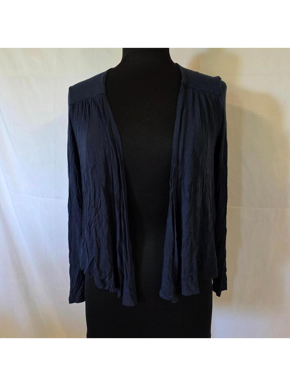 Navy blue H&M cardigan in XS #cardigan #basics